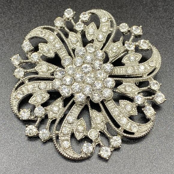 Rhinestone Pin Wheel Flower Brooch Pin Pave Clear Silver Tone Designer Style - Picture 1 of 6